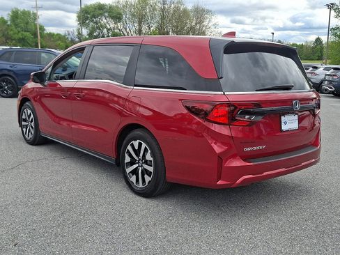 Certified 2025 Honda Odyssey EX-L image 4