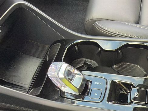 Certified 2025 Volvo XC40 B5 Plus image 20