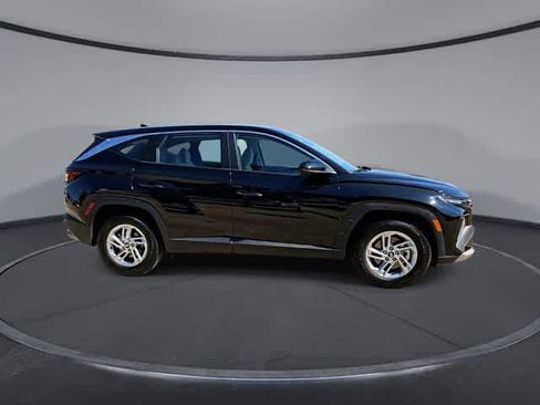 Used 2025 Hyundai Tucson SE FWD image 9