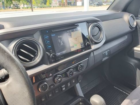 Used 2018 Toyota Tacoma TRD Sport w/ Technology Package AWD/4WD image 25