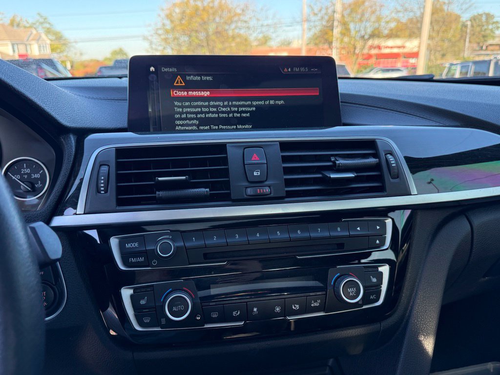 Used 2018 BMW 330i xDrive Sedan AWD/4WD image 19