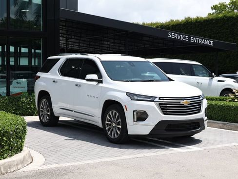 Used 2023 Chevrolet Traverse Premier FWD image 2