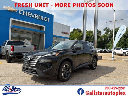 Used 2025 Nissan Rogue SV AWD/4WD image 1