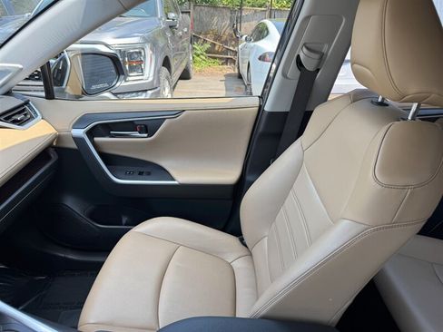 Used 2019 Toyota RAV4 Limited AWD/4WD image 27