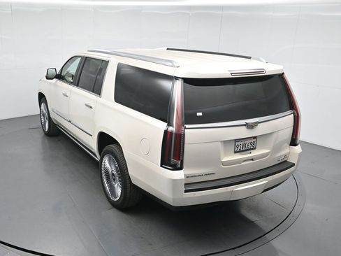 Used 2015 Cadillac Escalade ESV Platinum image 43