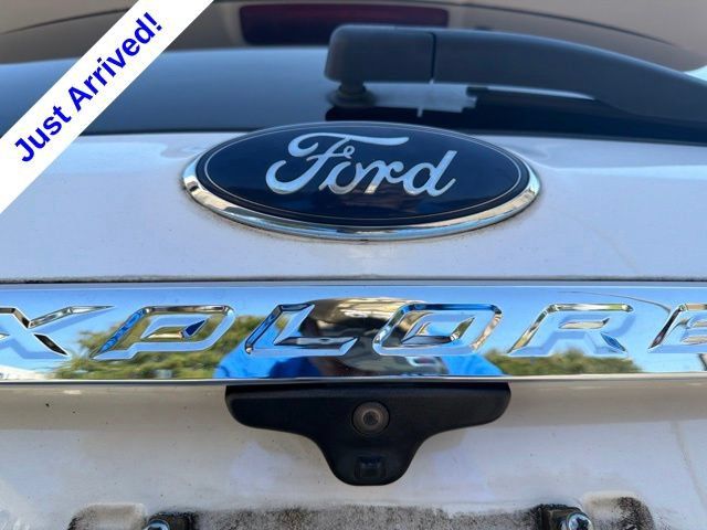 Used 2018 Ford Explorer Limited w/ Equipment Group 301A FWD image 17