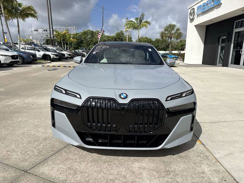 Used 2023 BMW 760i xDrive image 8