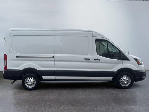 Used 2025 Ford Transit 250 148 Medium Roof Extended AWD image 4