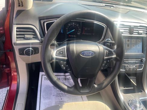 Used 2018 Ford Fusion SE FWD image 15