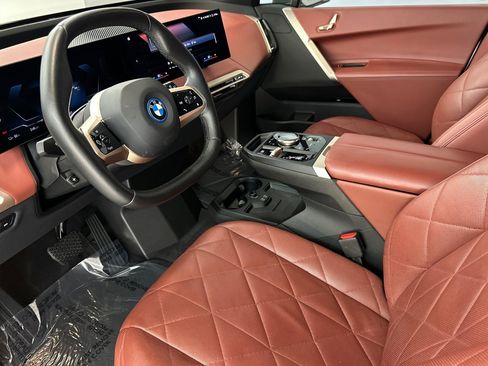 Certified 2023 BMW iX xDrive50 AWD/4WD image 4