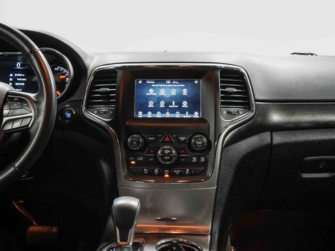 Used 2018 Jeep Grand Cherokee Laredo RWD image 13