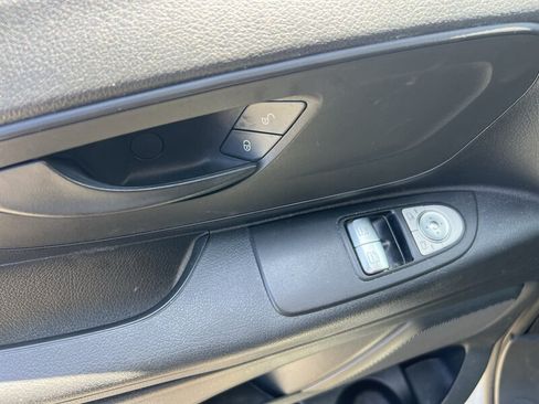 Used 2022 Mercedes-Benz Metris image 14