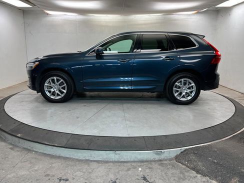 Used 2021 Volvo XC60 T6 Momentum image 2