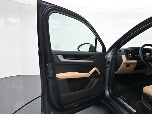 New 2026 Porsche Cayenne E-Hybrid AWD/4WD image 16