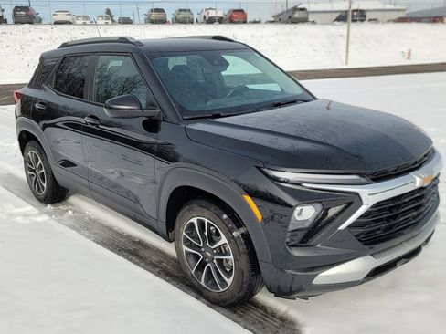 Used 2024 Chevrolet TrailBlazer LT w/ LT Cold Weather Package image 16
