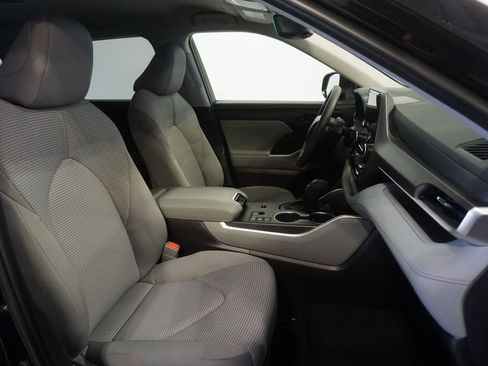 Used 2023 Toyota Highlander L image 23