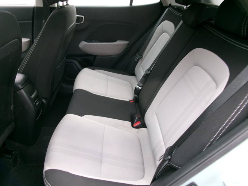 Used 2025 Hyundai Venue SEL FWD image 10