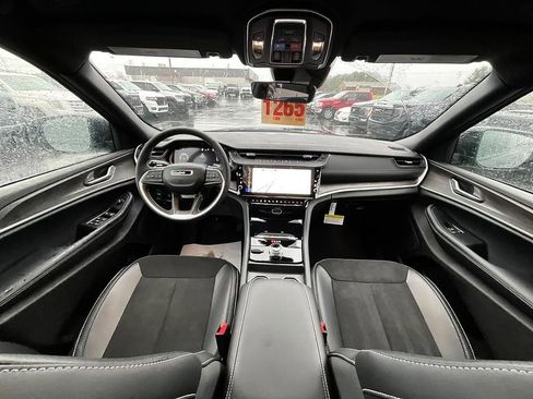New 2026 Jeep Grand Cherokee Altitude AWD/4WD image 32