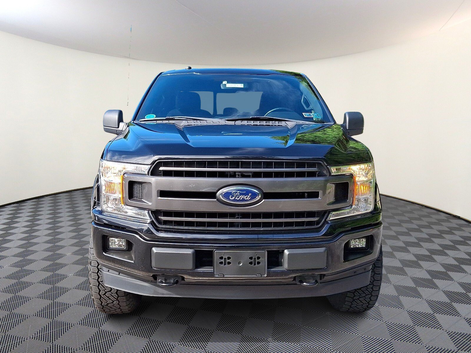 Used 2018 Ford F150 XLT w/ Equipment Group 302A Luxury AWD/4WD image 2
