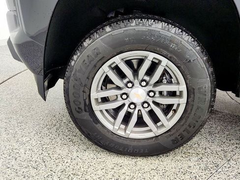 Used 2025 Chevrolet Colorado LT w/ LT Convenience Package image 9