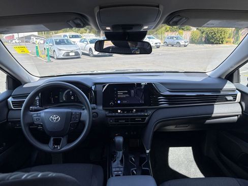 Used 2025 Toyota Camry LE image 33