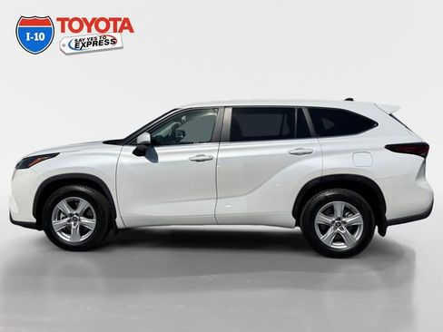 Certified 2024 Toyota Highlander LE image 2