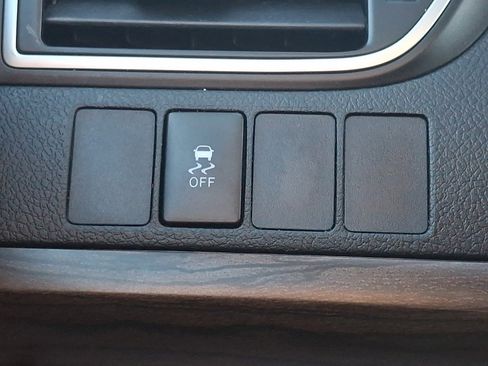 Used 2015 Toyota Camry LE image 23