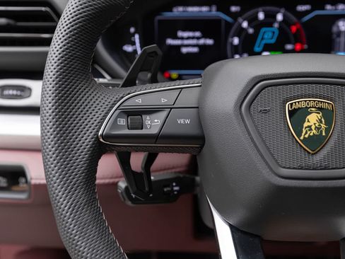 Used 2026 Lamborghini Urus SE AWD/4WD image 32