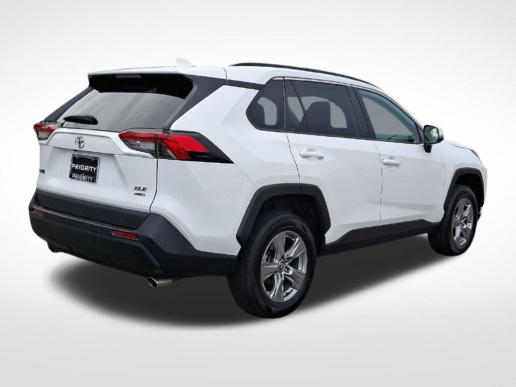 Used 2024 Toyota RAV4 XLE AWD/4WD image 4