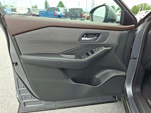 Used 2022 Nissan Rogue SV AWD/4WD image 14