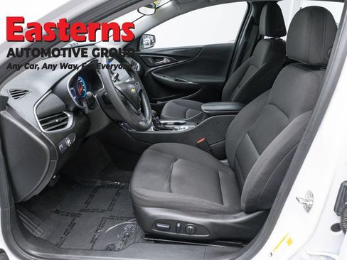 Used 2025 Chevrolet Malibu LT FWD image 14