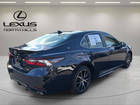 Used 2022 Toyota Camry SE image 6