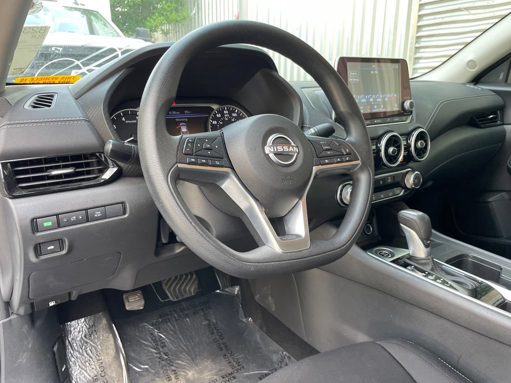 Used 2025 Nissan Sentra SV FWD image 9