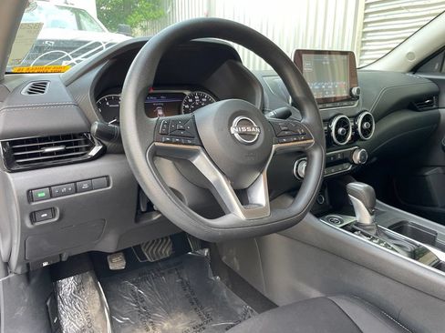 Used 2025 Nissan Sentra SV FWD image 9