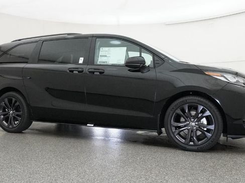New 2026 Toyota Sienna XSE FWD image 28