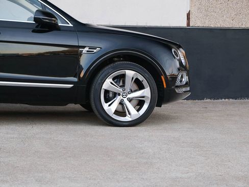 Used 2018 Bentley Bentayga image 13