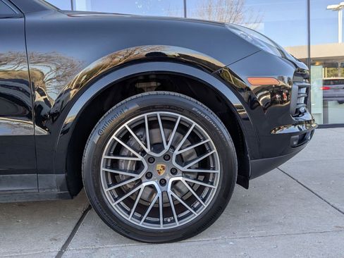 Used 2022 Porsche Cayenne image 11