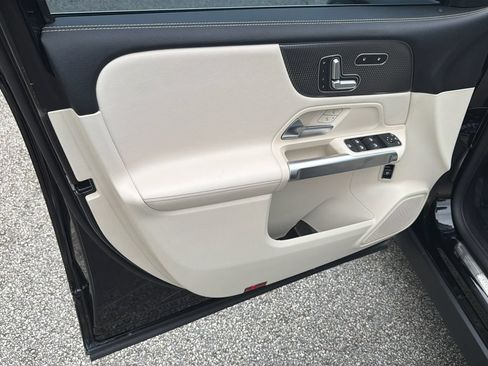 Used 2021 Mercedes-Benz GLB 250 image 10
