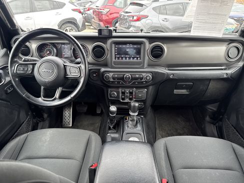 Used 2022 Jeep Gladiator Willys image 10