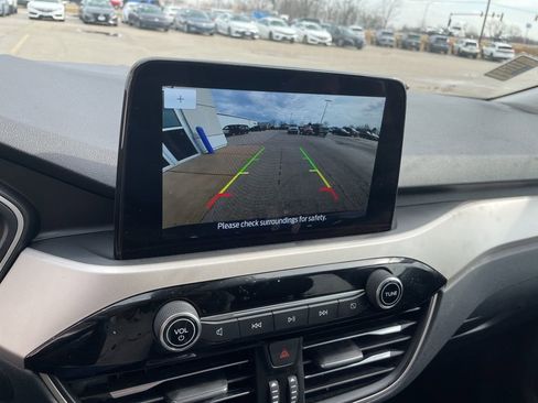 Used 2022 Ford Escape SE image 19