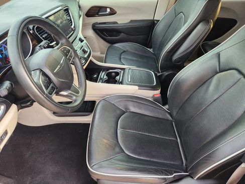 Used 2022 Chrysler Pacifica Limited image 5