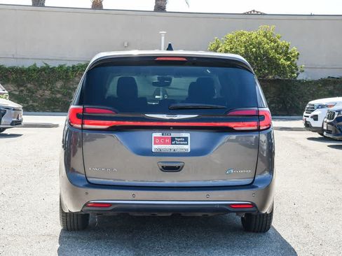 Used 2023 Chrysler Pacifica Touring-L FWD image 8