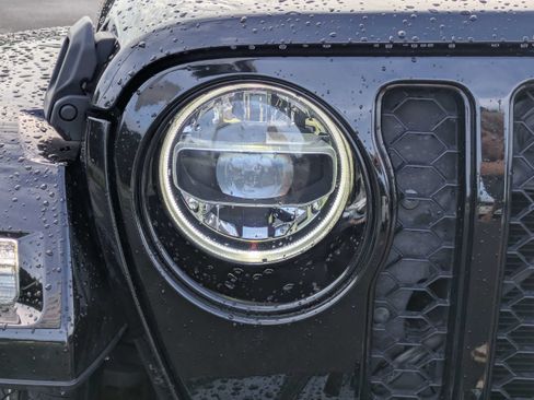 Used 2021 Jeep Gladiator Overland AWD/4WD image 44