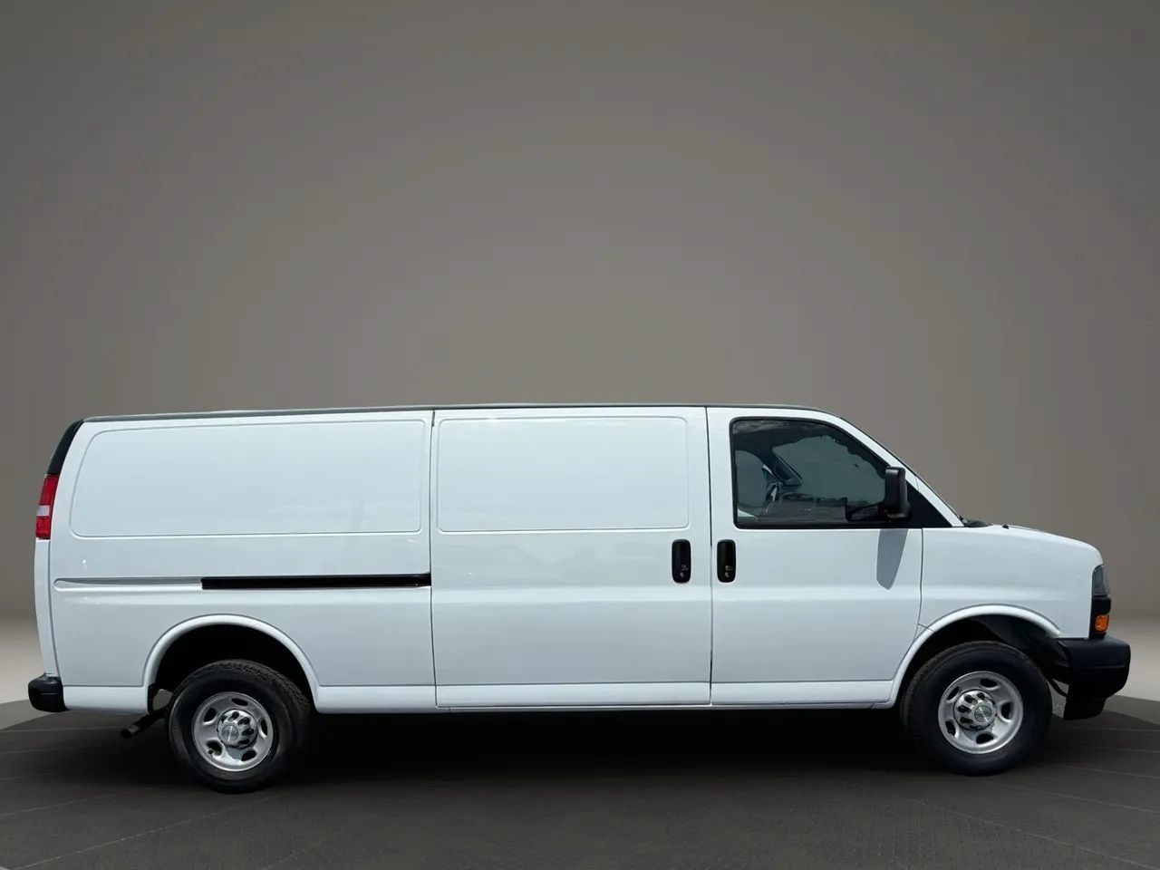 Used 2023 Chevrolet Express 2500 Extended w/ Driver Convenience Package RWD image 7