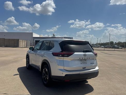 Certified 2024 Nissan Rogue SV AWD/4WD image 17