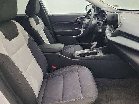 Used 2025 Chevrolet Trax LS FWD image 21