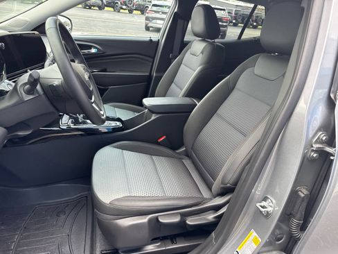 Used 2025 Chevrolet Trax LT w/ Driver Confidence Package image 18