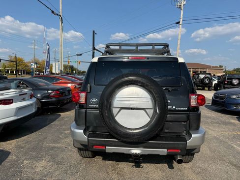 Used 2010 Toyota FJ Cruiser Sport Utility 2D image 5