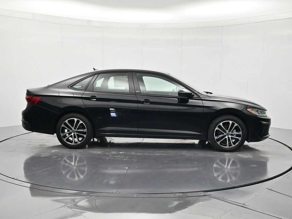 Used 2025 Volkswagen Jetta Sport FWD image 4