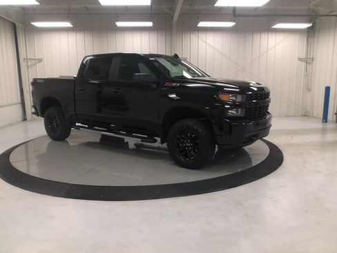 Used 2019 Chevrolet Silverado 1500 Custom Trail Boss w/ Infotainment Package AWD/4WD image 2